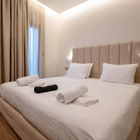 Ocean 11 Skiathos stad